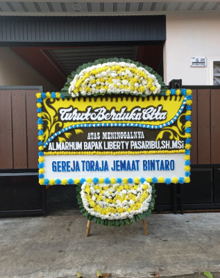 Papan Bunga Duka di Gunung Megang