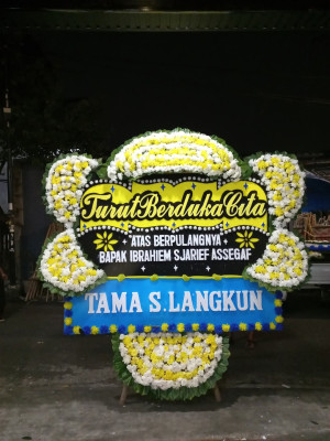 Papan Bunga Duka di Gunung Megang